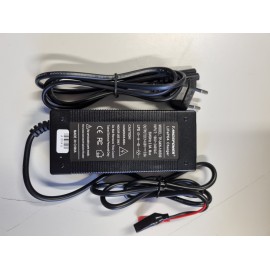 CHARGEUR DE BATTERIE 6-12V - 1,5A POUR BATTERIES 8-40 Ah